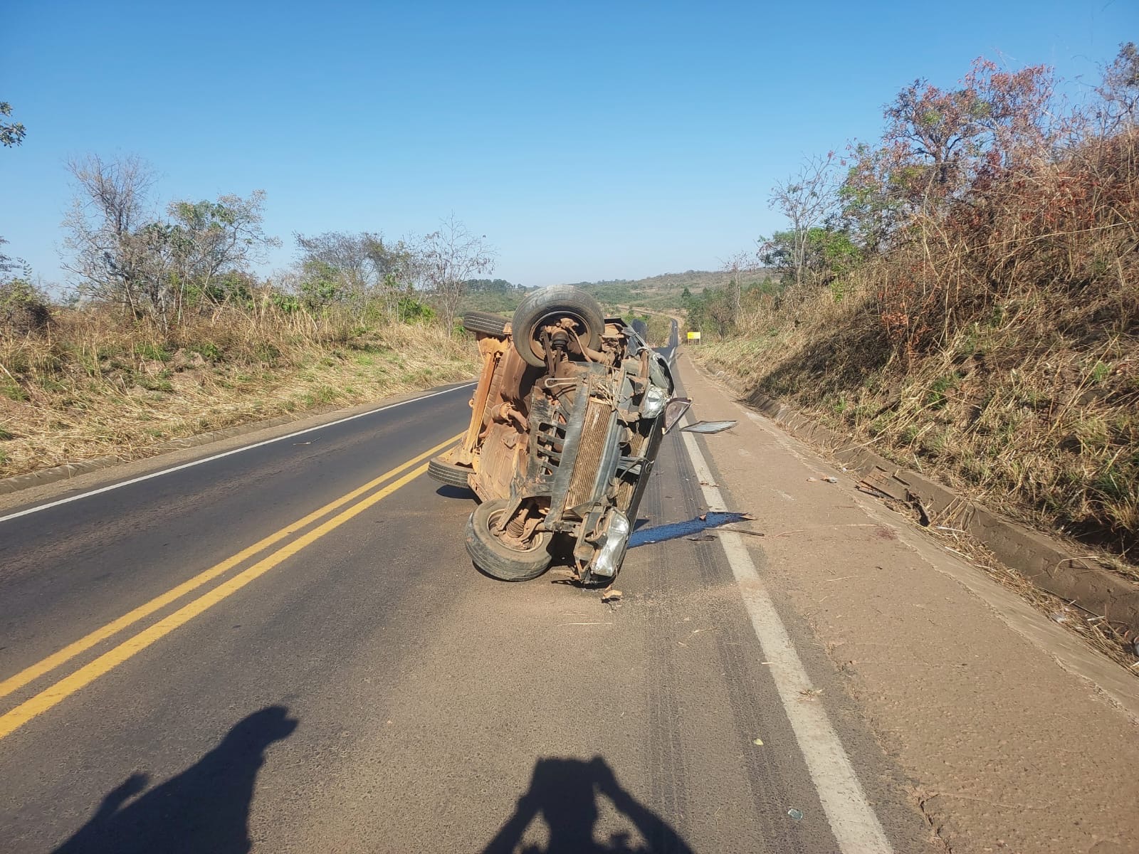 Acidente na MG-190 em Monte Carmelo deixa passageira ferida; motorista é preso