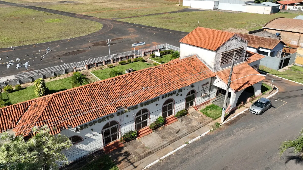 fachada do aeroporto santos dumont araguari