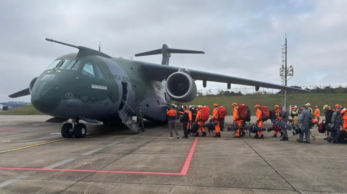 Bombeiros de MG partem em missão para resgatar vítimas de terremoto na Venezuela