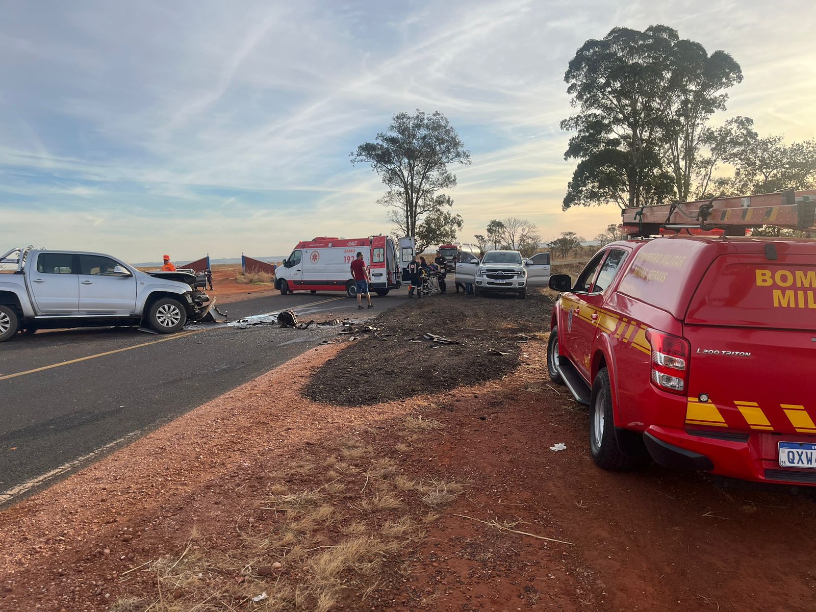Colisão frontal deixa quatro mortos na MG-413, em Araguari