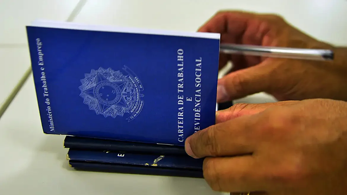 Banco de Empregos de Coromandel divulga novas vagas em diferentes áreas; oportunidades vão até 26 de maio