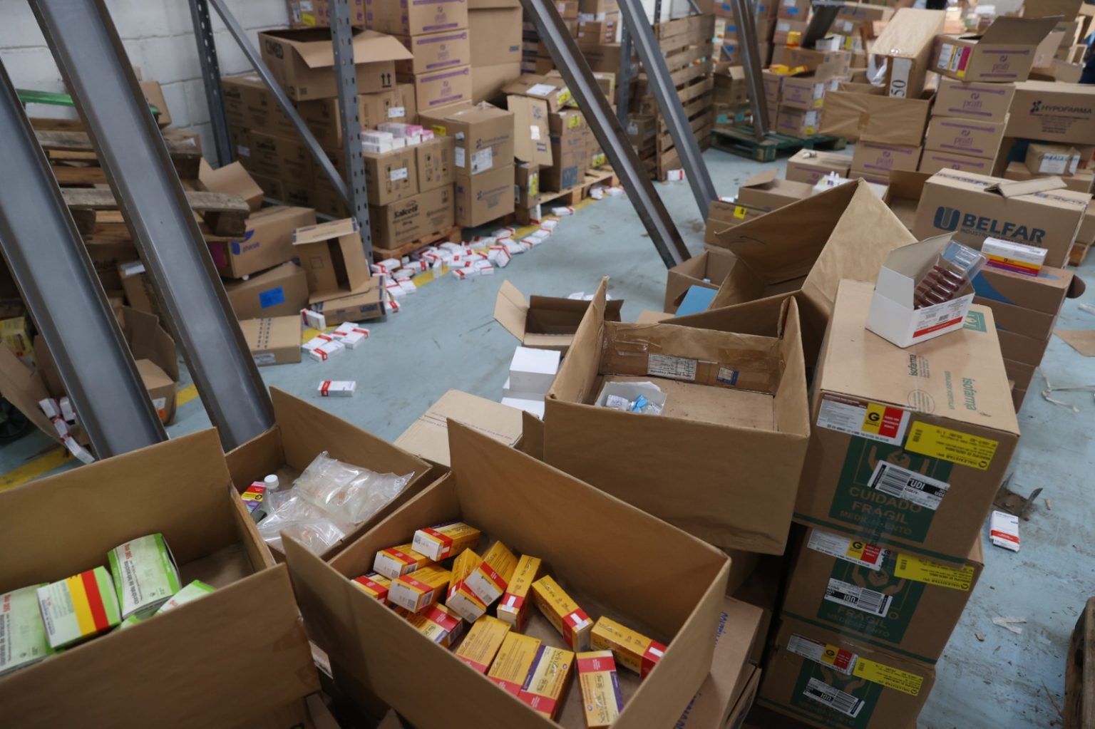 Criminosos roubam medicamentos da central farmacêutica de Uberlândia