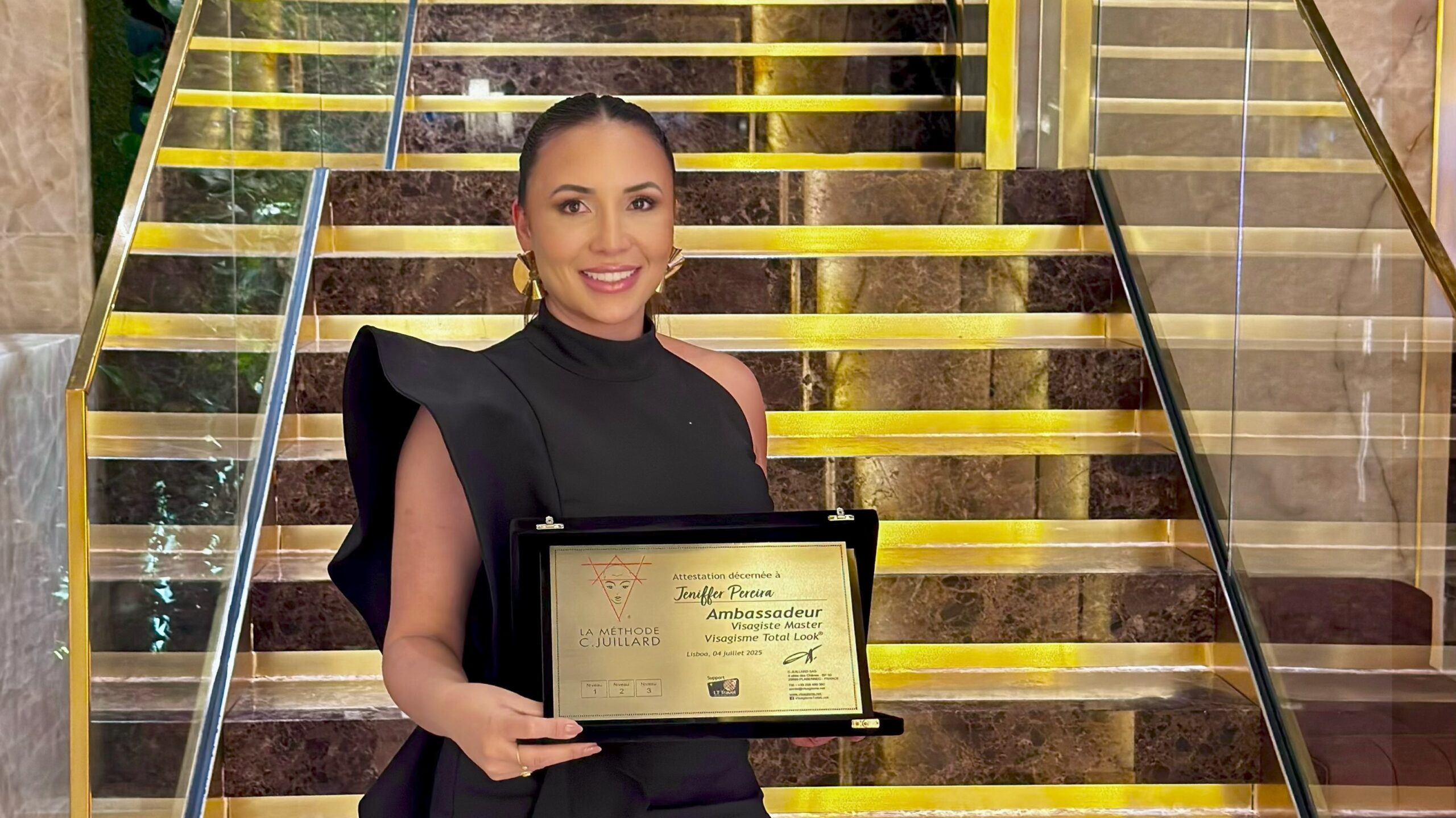 De Monte Carmelo para o mundo: Jeniffer Pereira conquista título internacional em visagismo