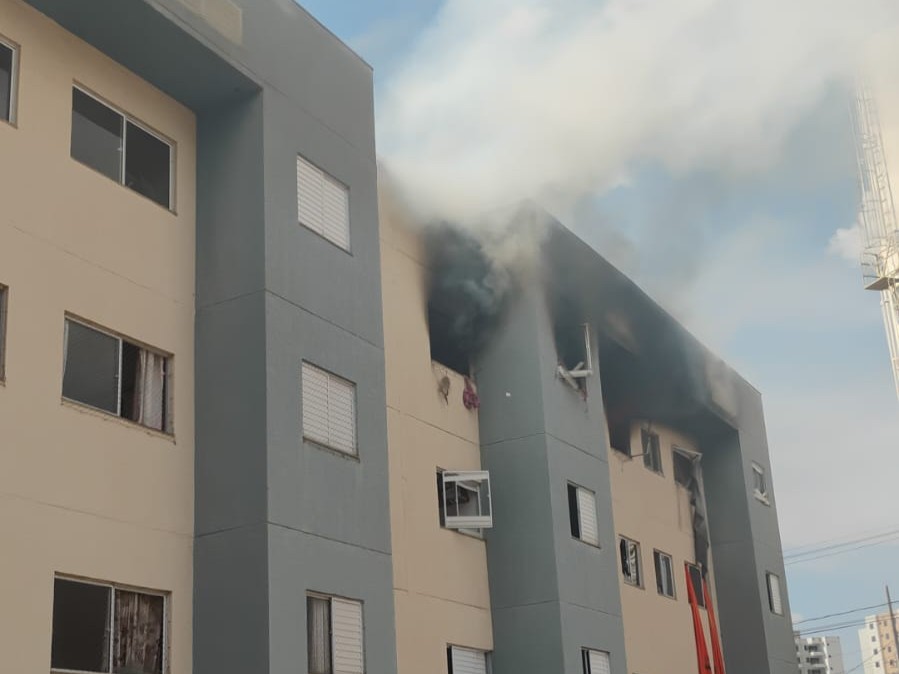 Explosão em condomínio no Shopping Park, em Uberlândia, deixa jovem em estado grave