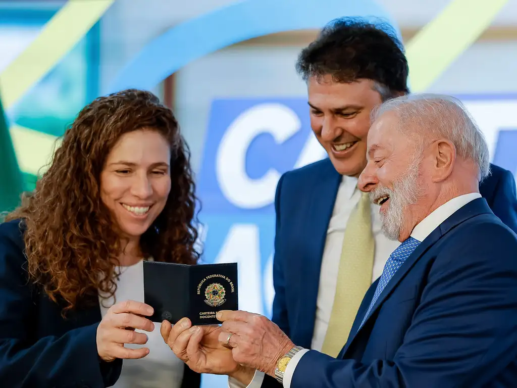 Governo sanciona lei que cria Carteira Nacional do Professor