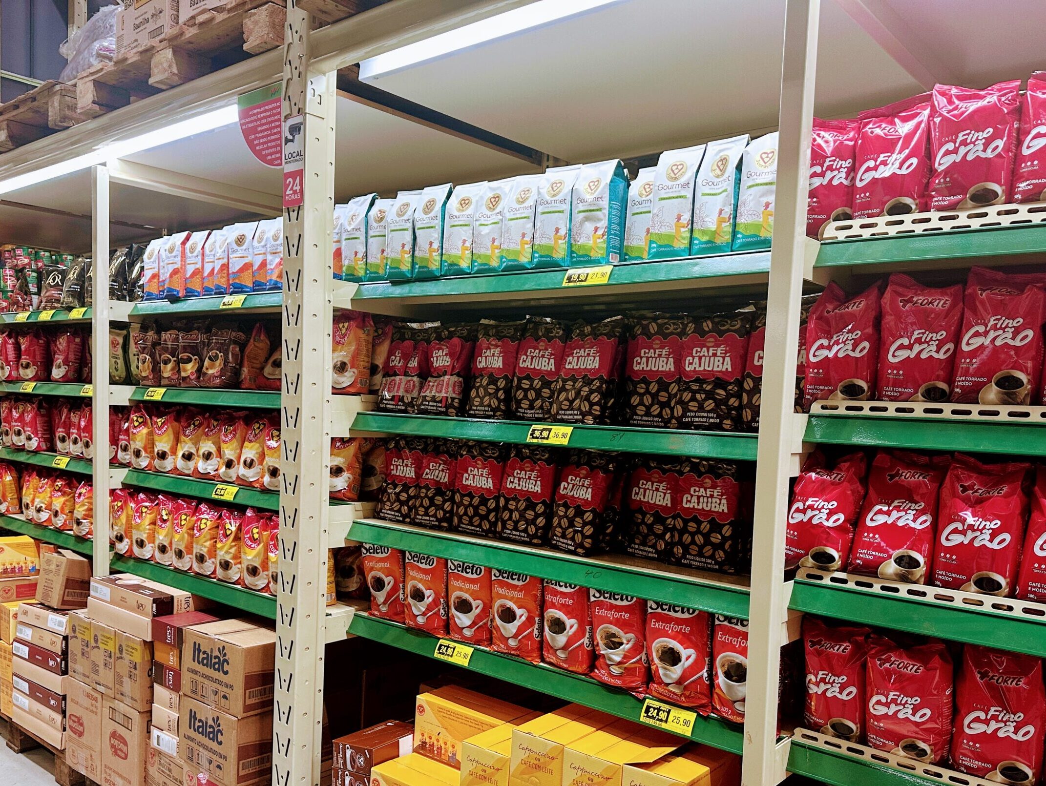Governo zera imposto de importação para baratear azeite, carne, café e mais seis alimentos
