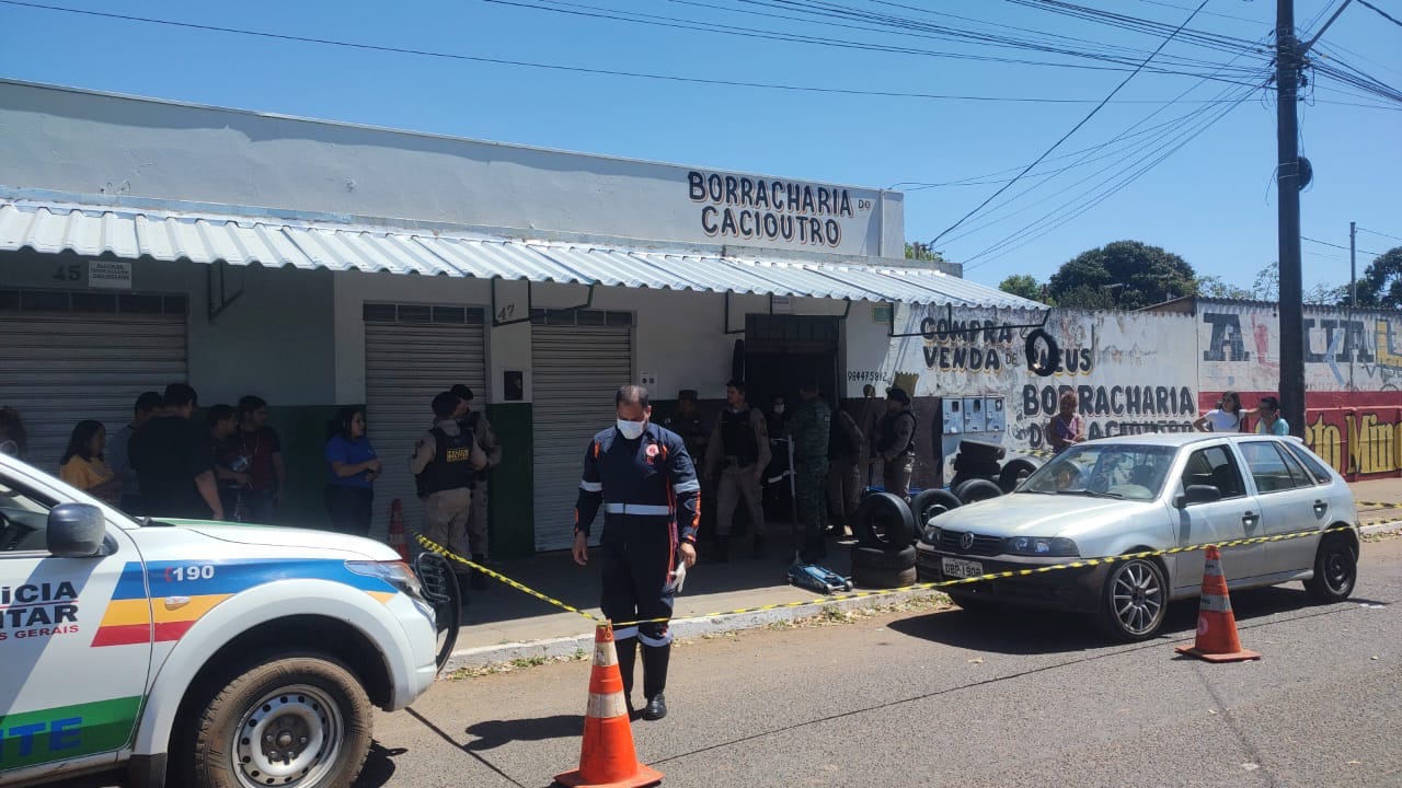 Homem é morto a tiros em borracharia de Araguari na frente do filho de 4 anos