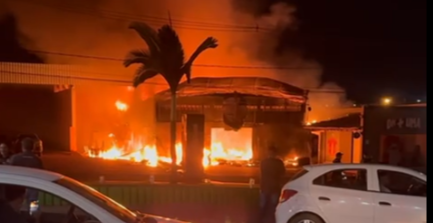 Homem incendeia disk bebidas e tem 70% do corpo queimado, em Monte Carmelo