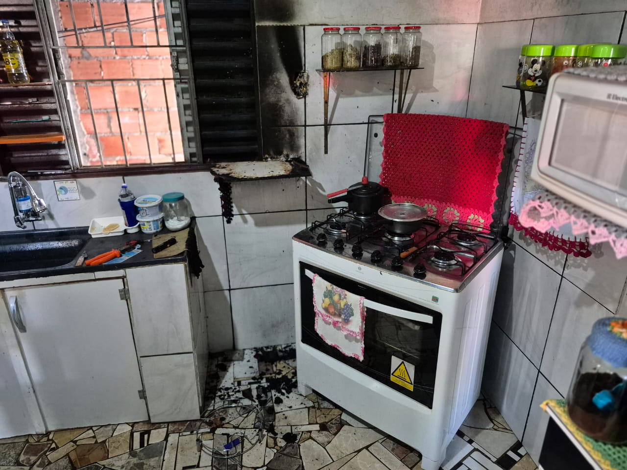 Idoso sofre queimaduras graves após explosão causada por vazamento de gás em Uberlândia