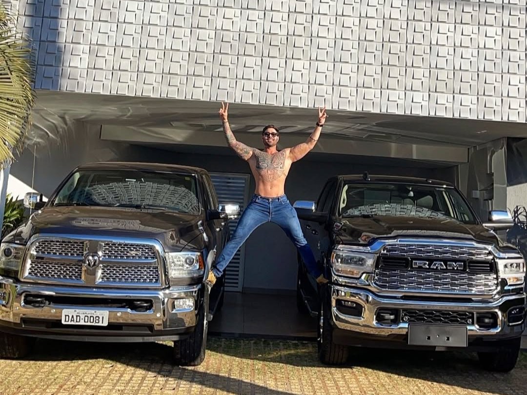 Influenciador de Uberlândia que estava foragido é preso nos Emirados Árabes