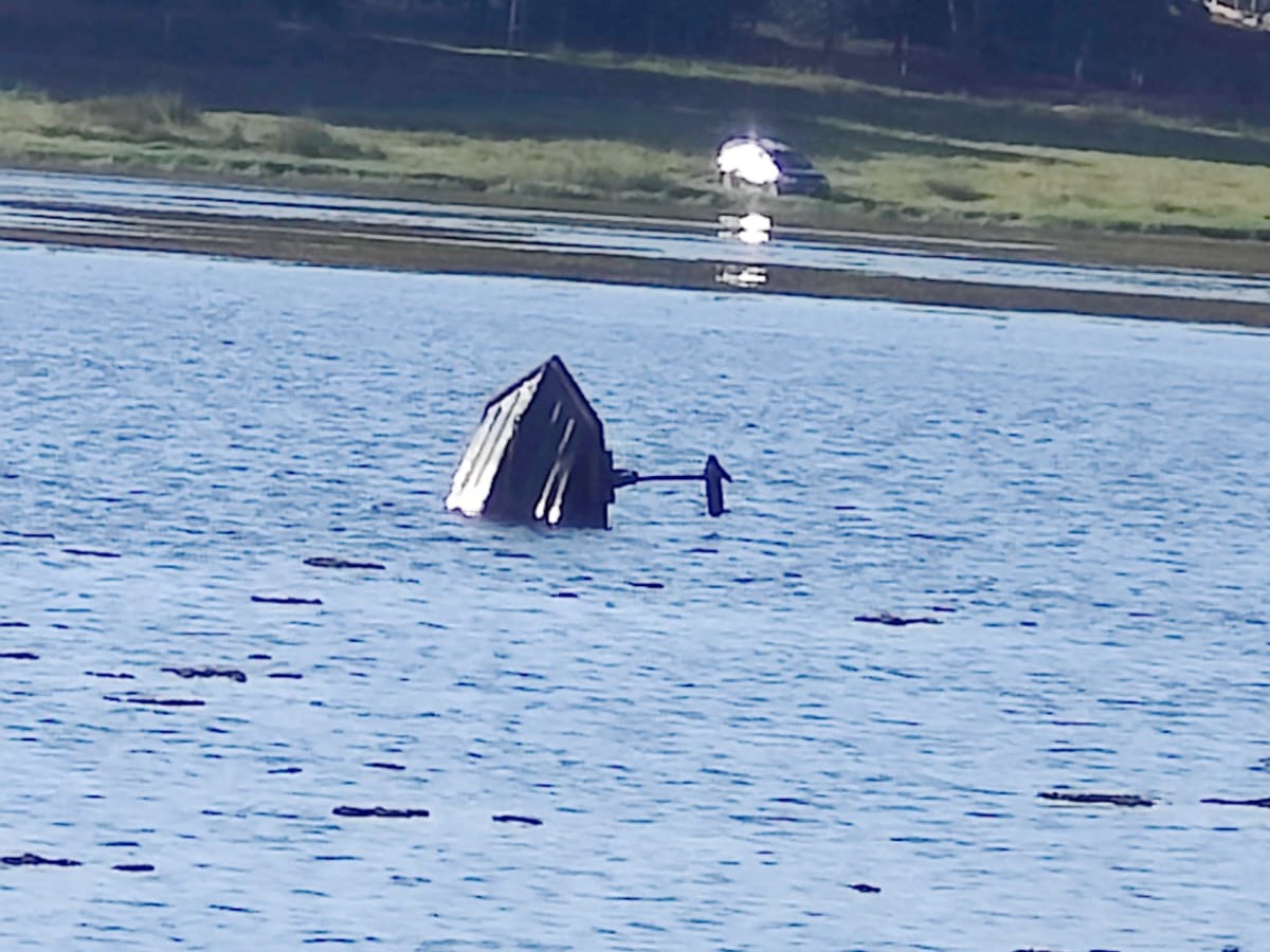 Homem está desaparecido após barco virar durante pescaria em Araguari