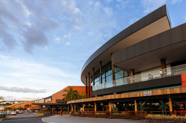 Lojas do Uberlândia Shopping amplia contratações para atender aumento do movimento de fim de ano