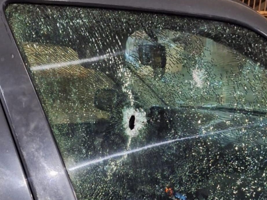 Manifestação e tiros contra carro de suspeito: caso de estupro de vulnerável agita Patos de Minas