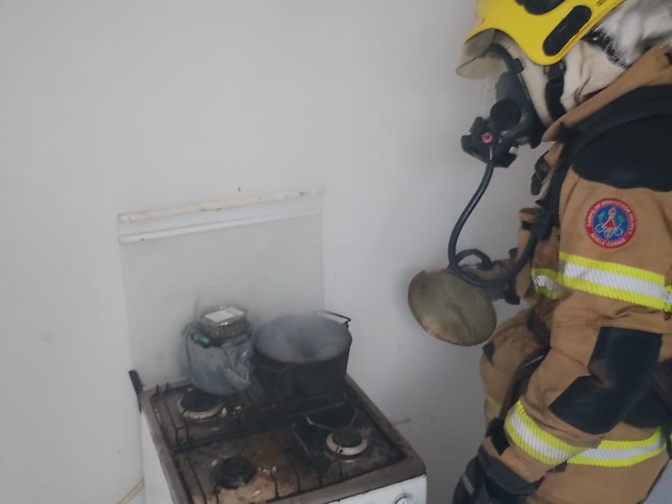 Morador do Jardim das Palmeiras esquece panela no fogo ao sair para trabalhar; Bombeiros são acionados