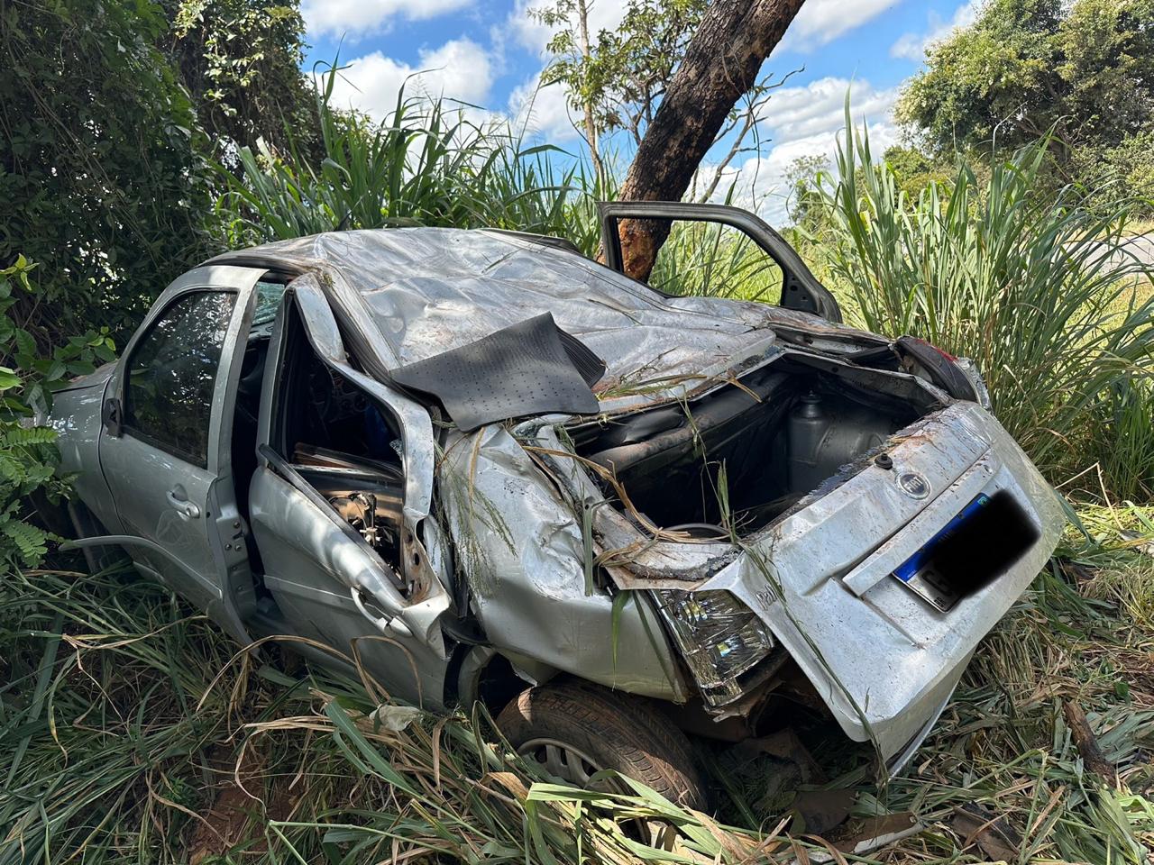 Motorista cochila ao volante e provoca acidente em Presidente Olegário