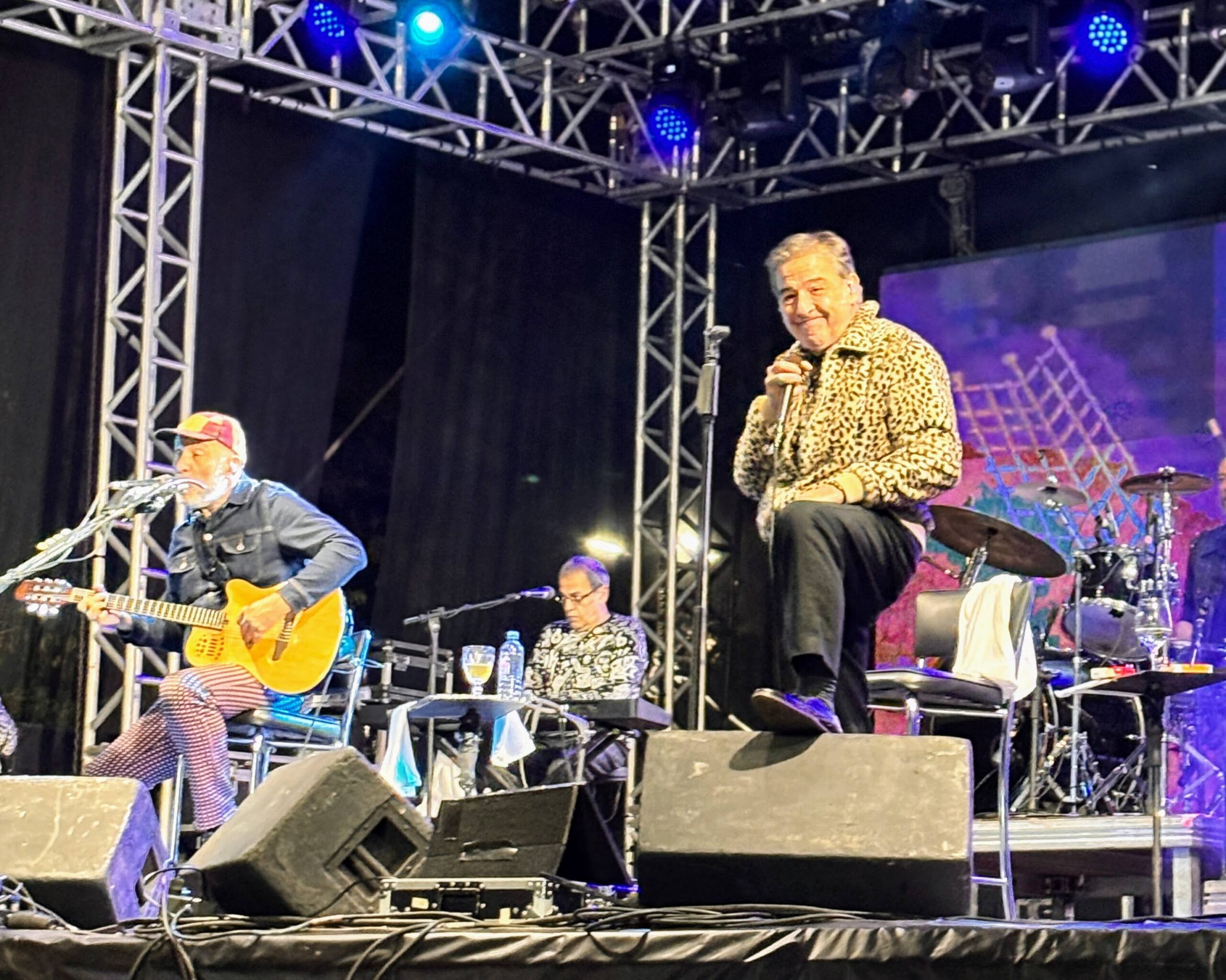Nasi provoca Bolsonaro com ‘indireta’ sobre tornozeleira eletrônica em show do IRA! em Monte Carmelo