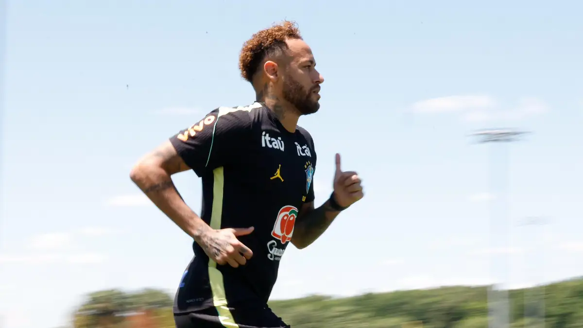 Neymar vai a campo pela primeira vez em treino da seleção brasileira