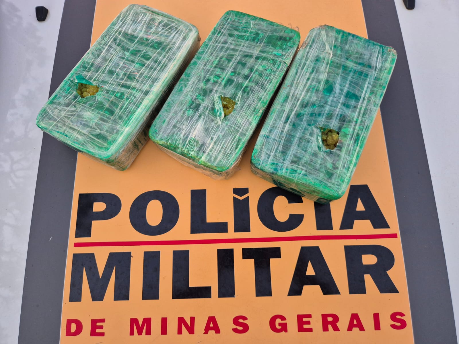 Passageiro é preso com 3 barras de crack após pedir carona por app