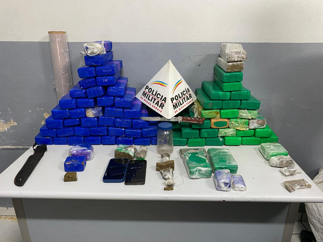PM prende casal e apreende mais de 80 tabletes de maconha em Patos de Minas