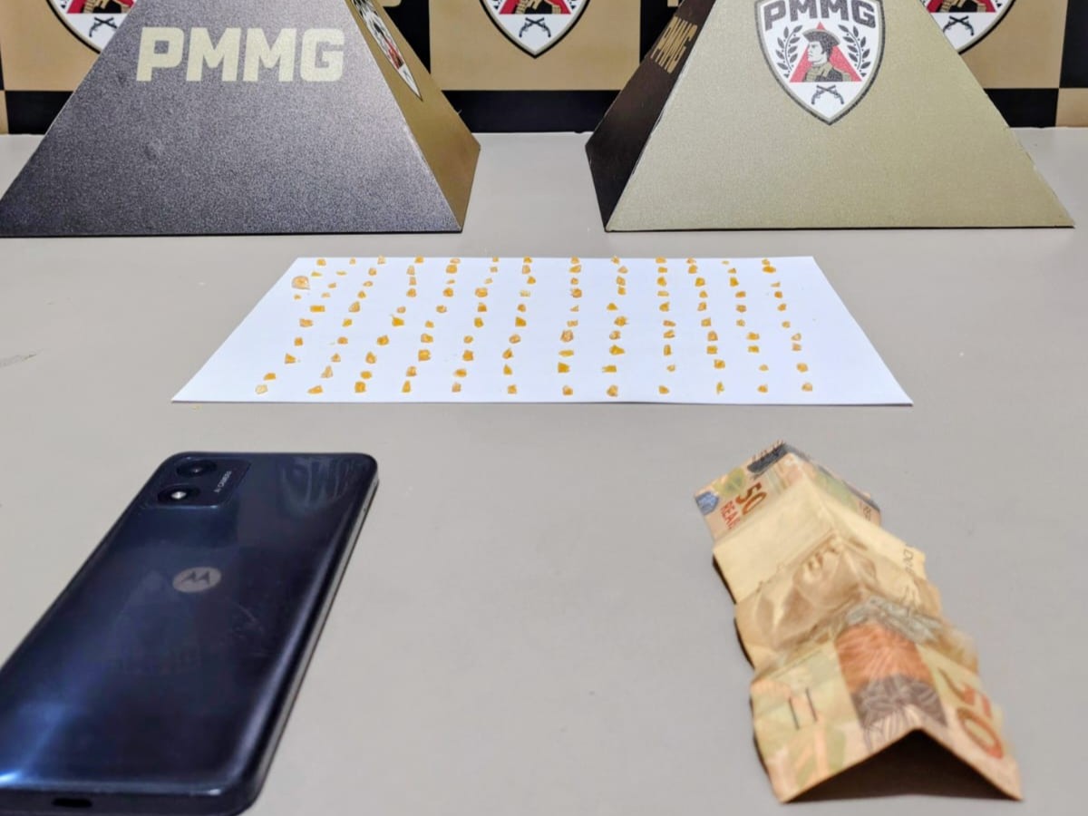 PM prende dois por tráfico de drogas no bairro Santo Agostinho, em Monte Carmelo