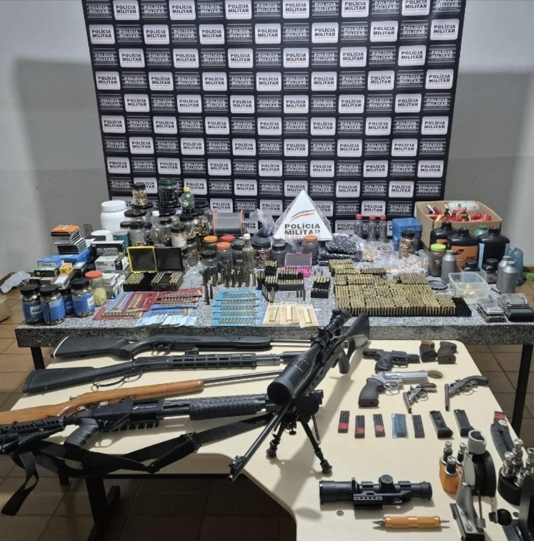 Polícia apreende armamento pesado e fecha fábrica clandestina de munições em Monte Carmelo