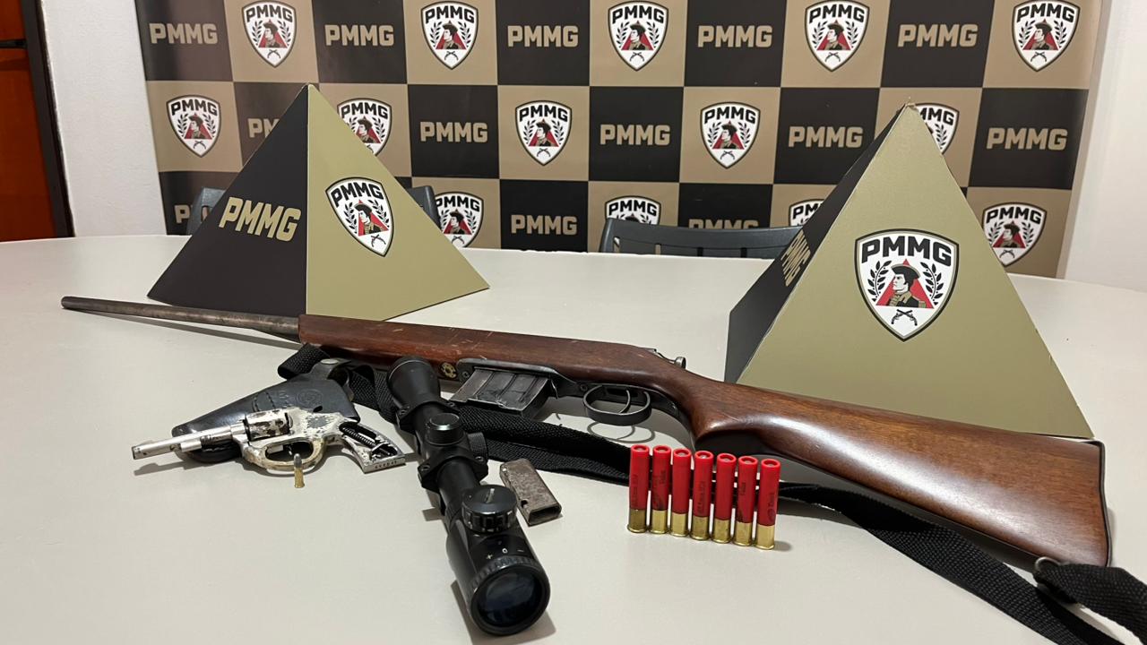 Polícia Militar prende suspeito de violência doméstica e apreende armas no bairro Lagoinha, em Monte Carmelo