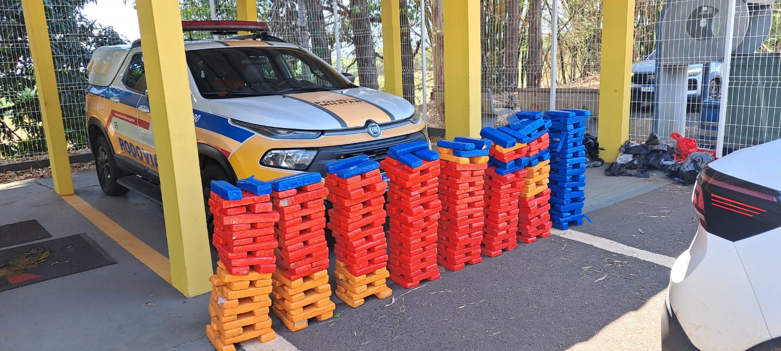 Polícia Rodoviária apreende meia tonelada de maconha, que seria levada para Araguari