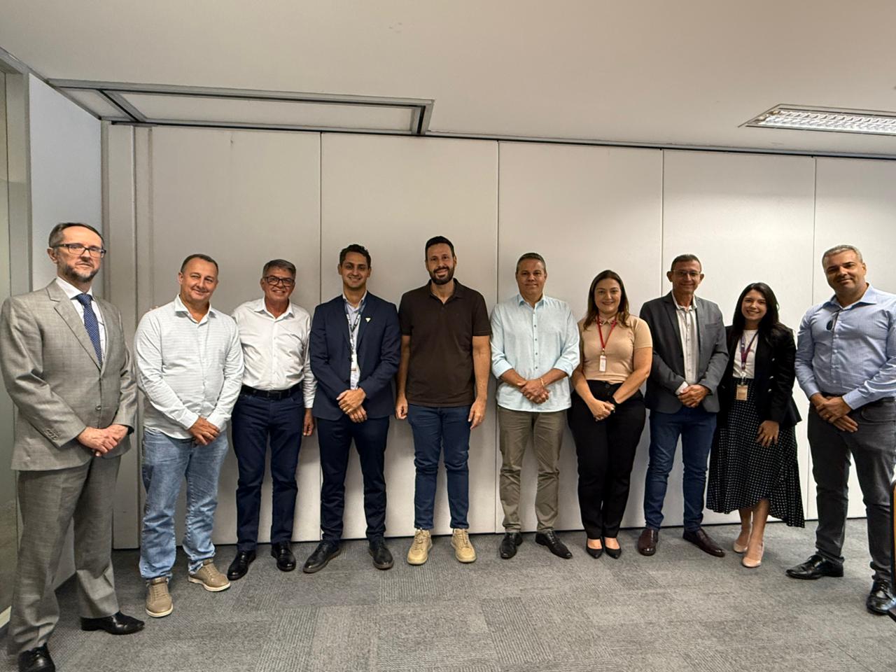 Prefeito Ricardo e lideranças da região cobram avanço no asfaltamento da LMG-746