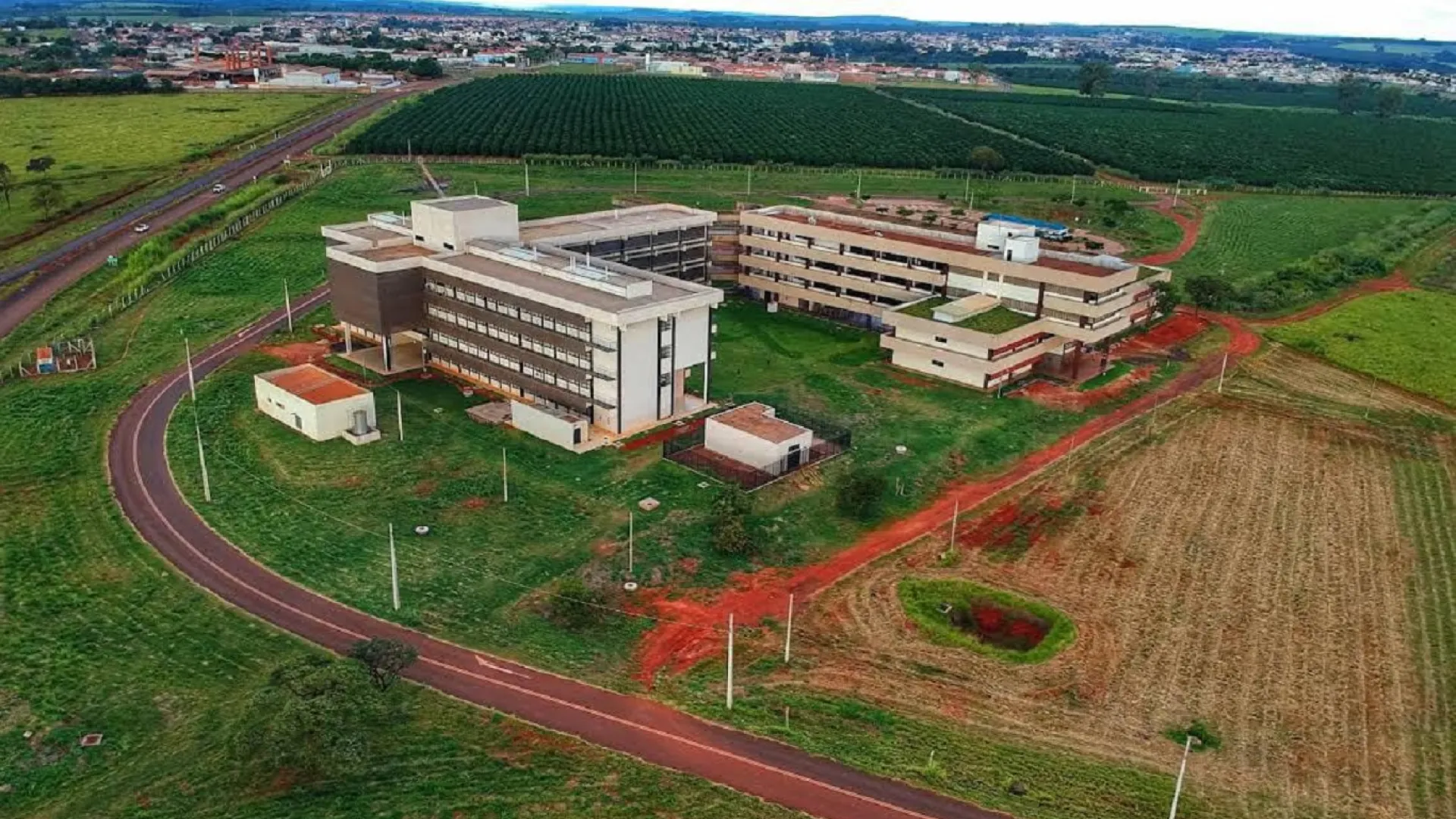 Prefeitos da região se unem pela manutenção do curso de Sistemas de Informação da UFU em Monte Carmelo