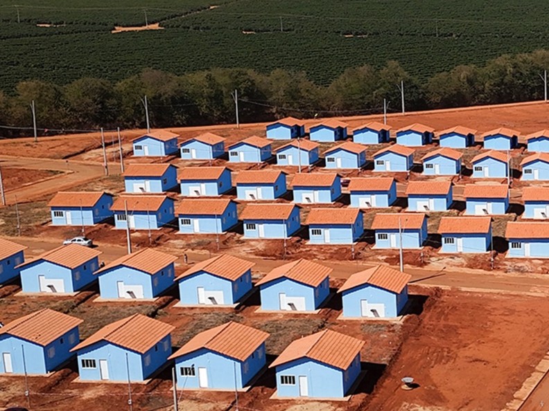 Prefeitura de Romaria alerta beneficiários sobre regras para uso de casas e lotes doados
