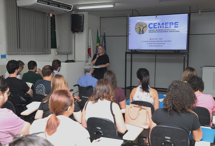 Prefeitura de Uberlândia ensina Inteligência Artificial a servidores da Educação