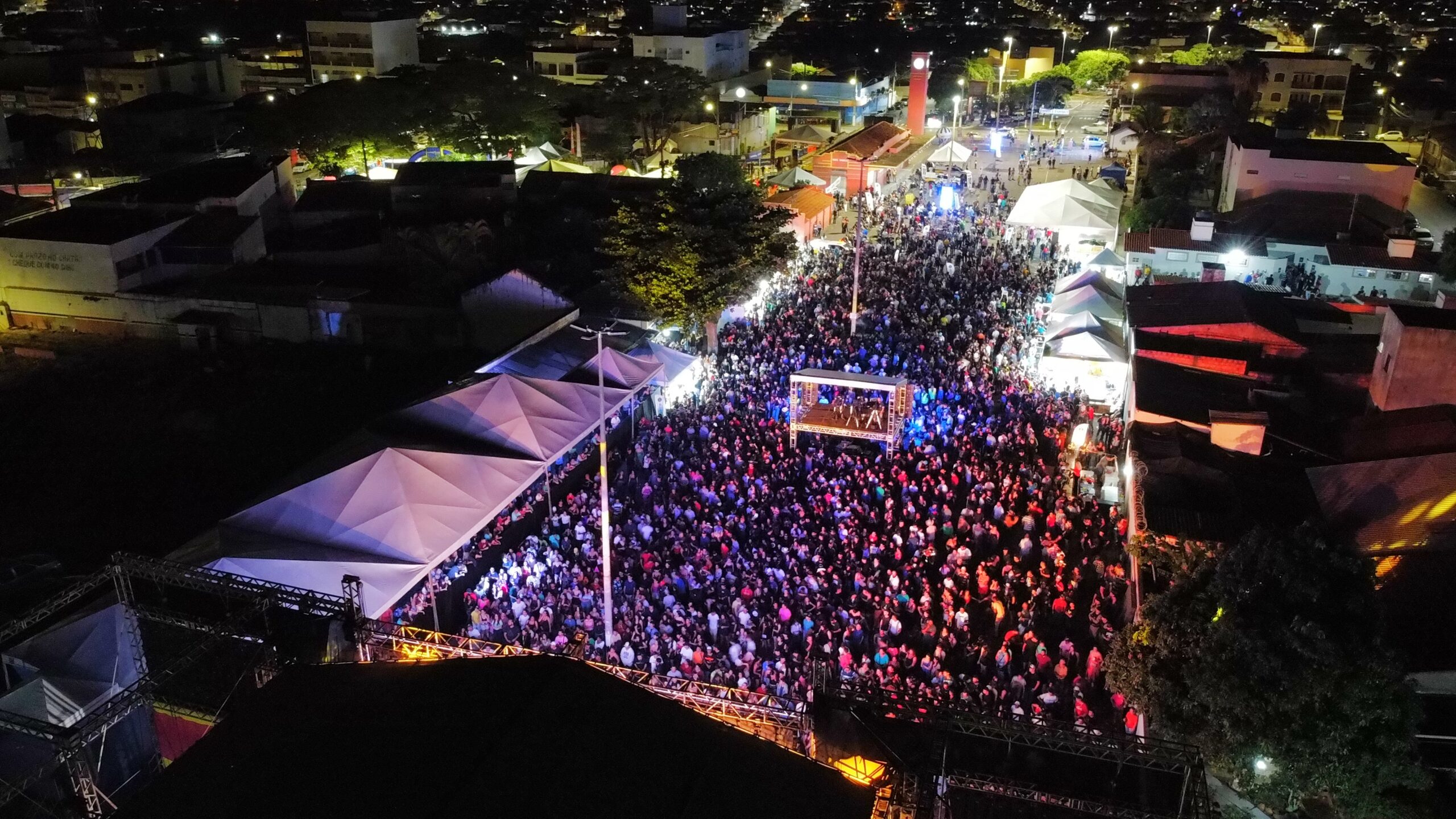 Semana começa com expectativa para shows dos 143 anos e Desafio Brou em Monte Carmelo
