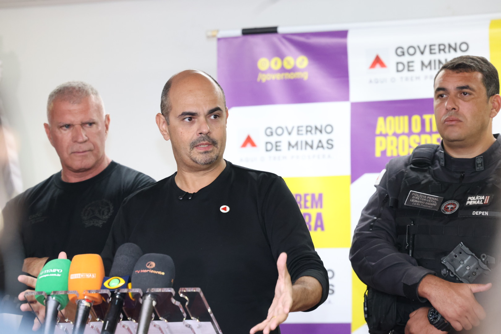 governador Mateus Simões em agenda