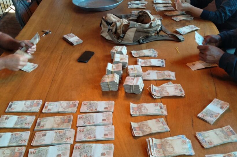 Dinheiro encontrado durante operação em casarão em Estrela do Sul