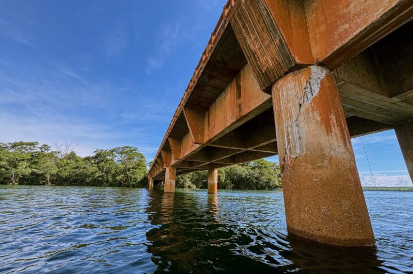 Ponte Volta Grande, que liga Conceição das Alagoas a Miguelópolis, está interditada desde fevereiro após problemas estruturais.