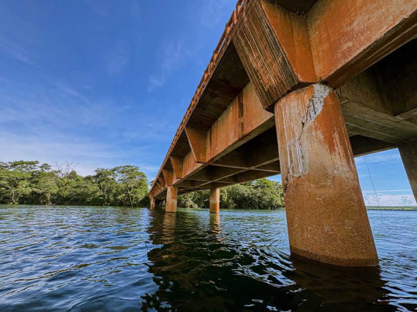 Ponte Volta Grande, que liga Conceição das Alagoas a Miguelópolis, está interditada desde fevereiro após problemas estruturais.